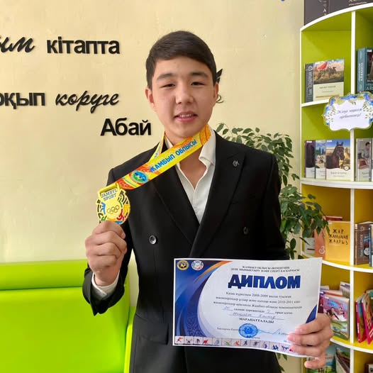 Жамбыл облысы чемпианатында 60 салмақ дәрежесінде І орын алған   10 сынып білім алушысы Жеңісбек Халид марапатталды.